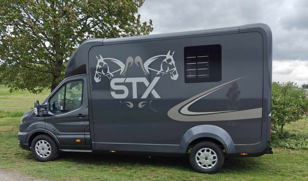 Přepravník  STX Ford 160HP automat pro 2 koně a 3 osoby  nový