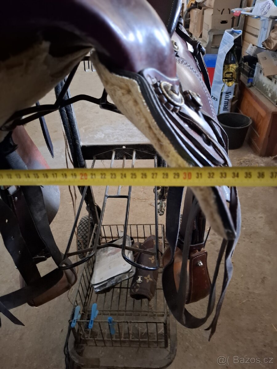 Turistické sedlo na širokého koně