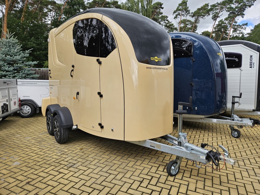 Největší přívěs pro dva koně HUMBAUR MAXIMUS