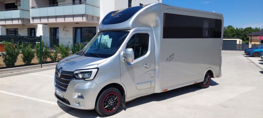Renault Master JL Mini – Luxusní přepravník pro koně