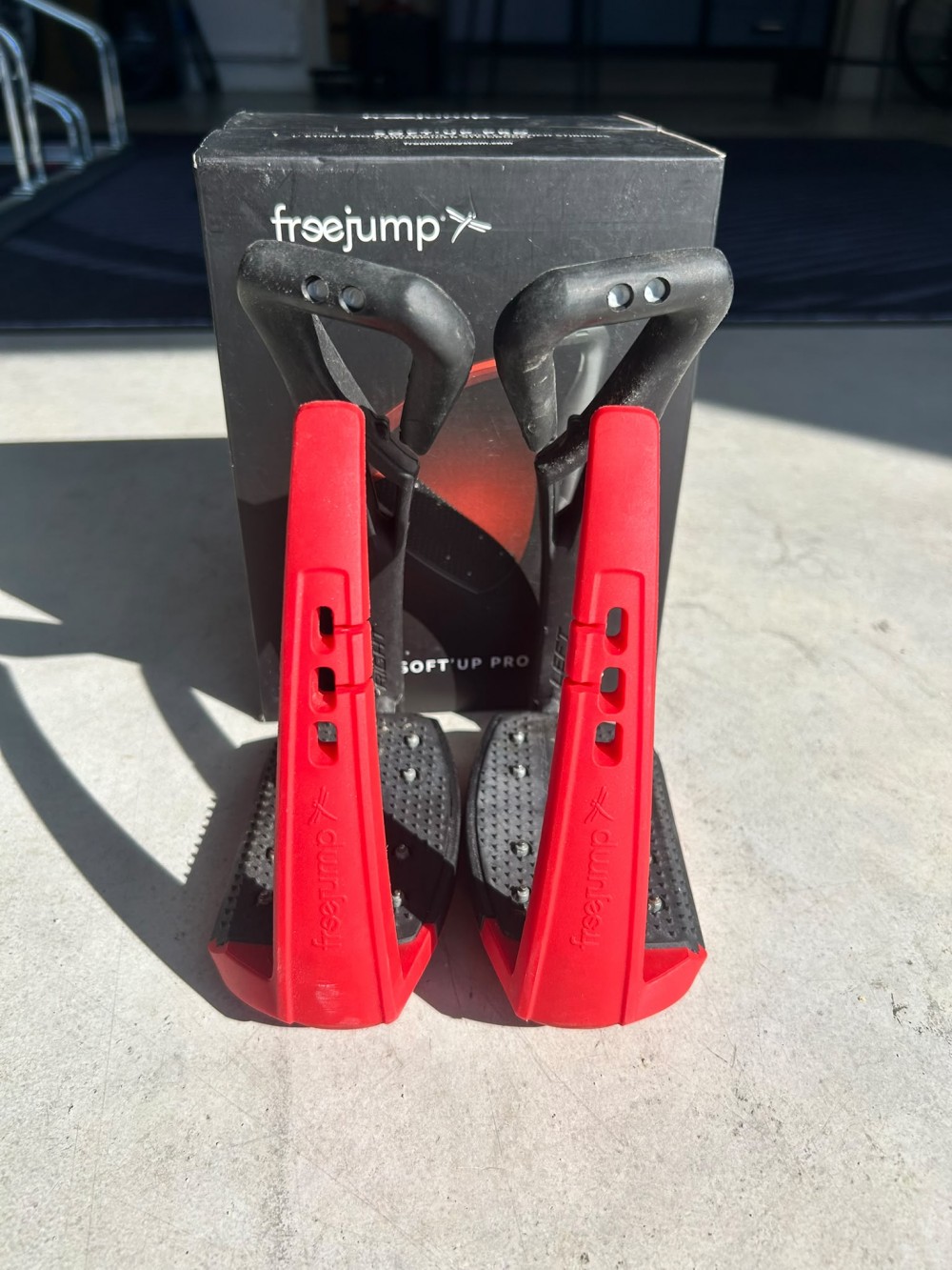 Freejump bezpečnostní třmeny červené